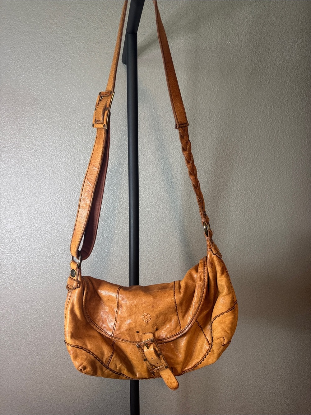 Lucky Brand EUC Women’s Tan Leather Crossbody Bag - Classic Casual Shoulder Bag